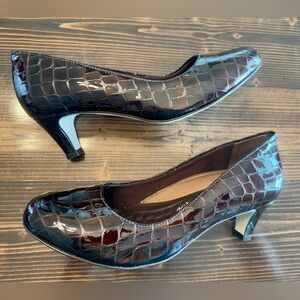Walking Cradles Women’s Glossy Brown Leather Croc Heels Size 7 Wide